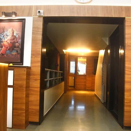 Suraj Hotel Pune Esterno foto